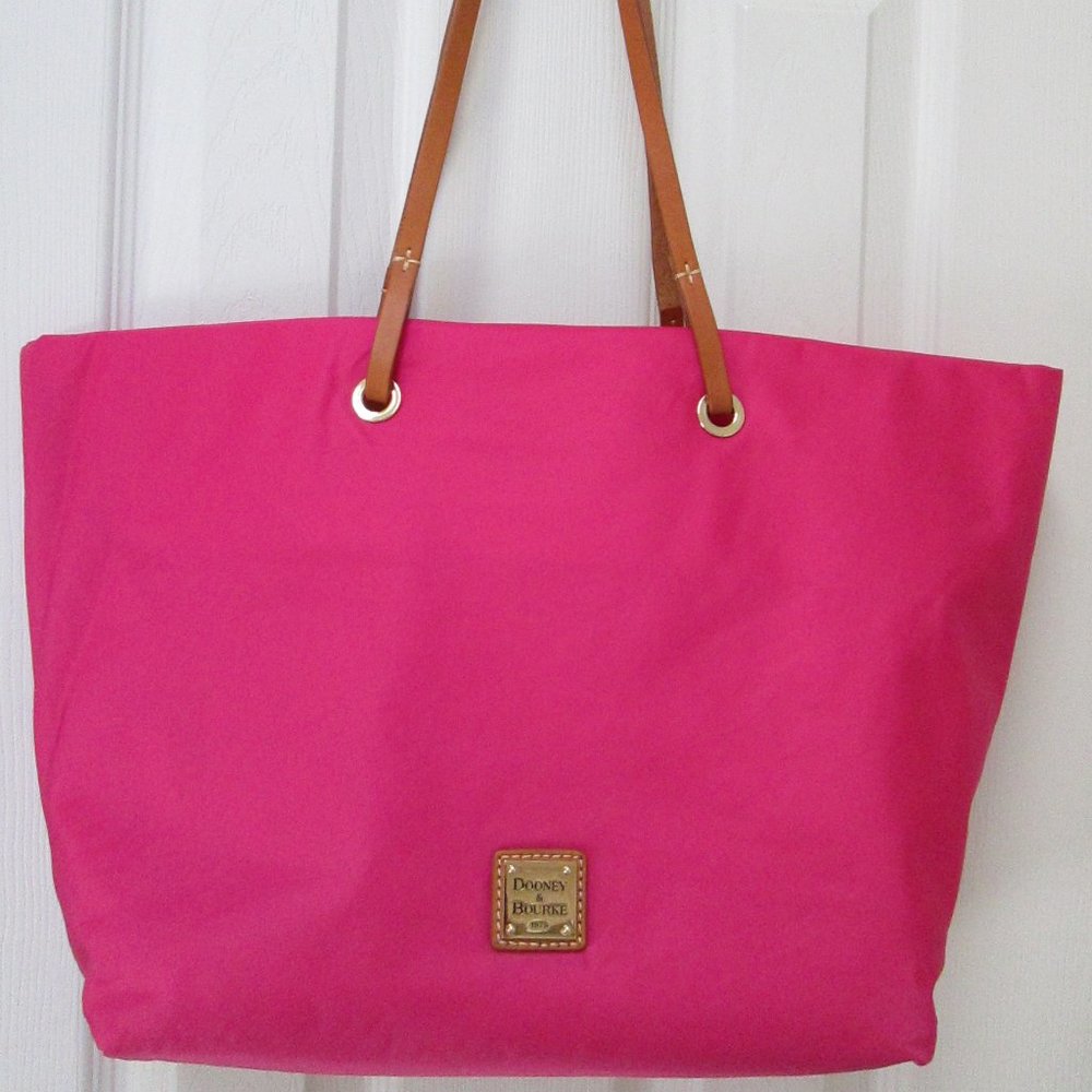 EUC Dooney & Bourke Miramar Addison Nylon Tote